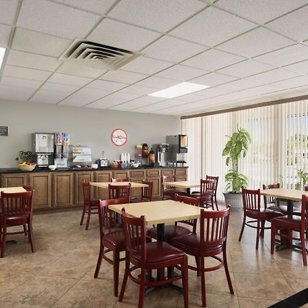 Howard Johnson By Wyndham Winter Haven Fl Екстериор снимка